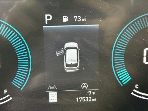 Used 2025 Hyundai Kona SE image 18