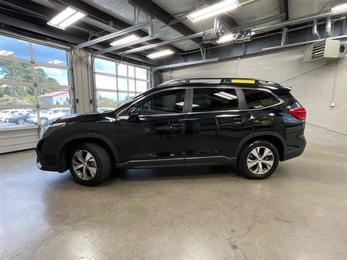 Used 2023 Subaru Ascent Premium AWD/4WD image 2