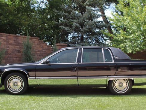Used 1996 Cadillac Fleetwood Brougham RWD image 29