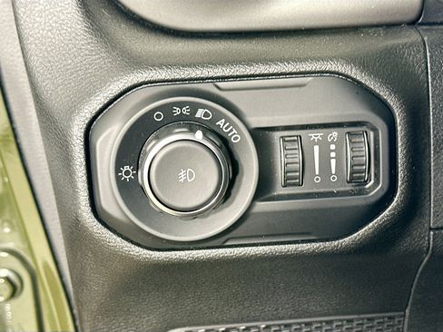 Used 2021 Jeep Wrangler Unlimited Rubicon w/ LED Lighting Group AWD/4WD image 10
