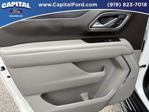 Used 2022 GMC Yukon XL SLT w/ SLT Luxury Package AWD/4WD image 17