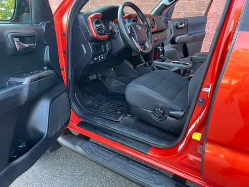 Used 2017 Toyota Tacoma TRD Sport w/ Premium & Technology Package AWD/4WD image 22