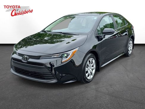 Used 2025 Toyota Corolla LE FWD image 1