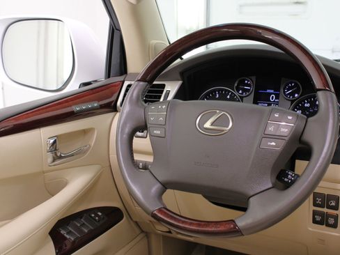 Used 2014 Lexus LX 570 4WD image 51