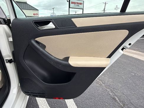 Used 2011 Volkswagen Jetta SE image 16