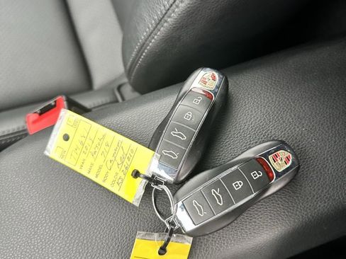 Used 2019 Porsche 718 Cayman Base image 28