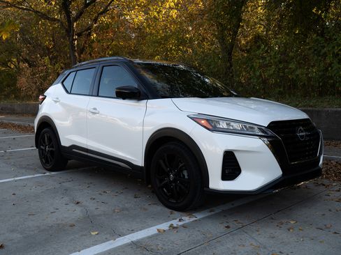 Used 2022 Nissan Kicks SR w/ Interior Electronics Package image 2