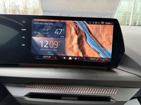 Used 2025 BMW 228i xDrive w/ Technology Package image 15