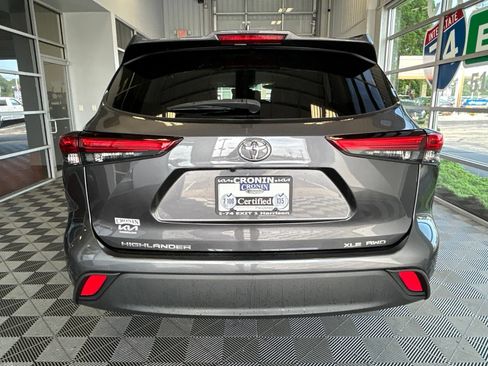 Used 2022 Toyota Highlander XLE AWD/4WD image 5