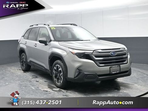 Used 2025 Subaru Forester Premium image 2