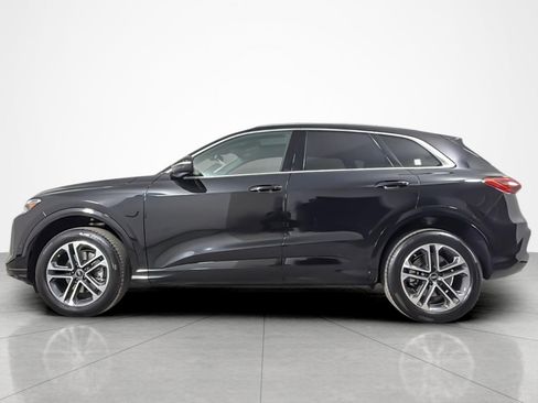 Used 2025 Audi Q5 Premium w/ 19" Wheel Package AWD/4WD image 2