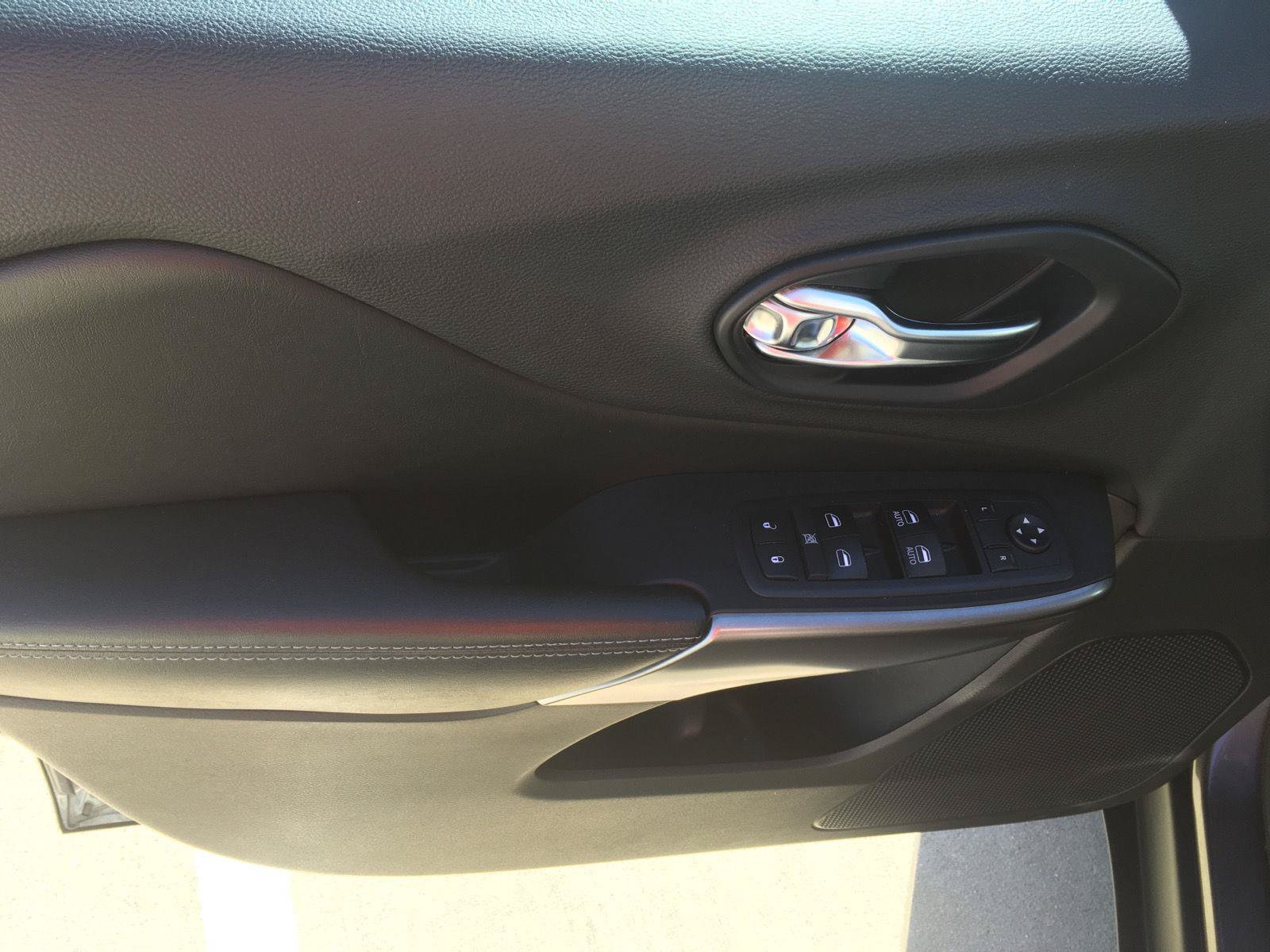 Used 2019 Jeep Cherokee Latitude Plus FWD image 20