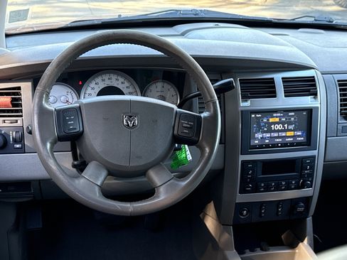 Used 2006 Dodge Durango Limited w/ Trailer Tow Group image 30