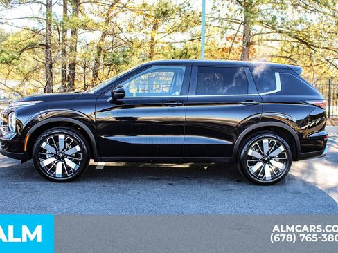 Used 2025 Mitsubishi Outlander SE image 7