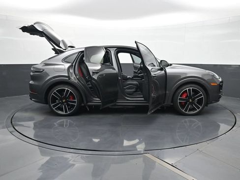 Certified 2023 Porsche Cayenne GTS AWD/4WD image 33