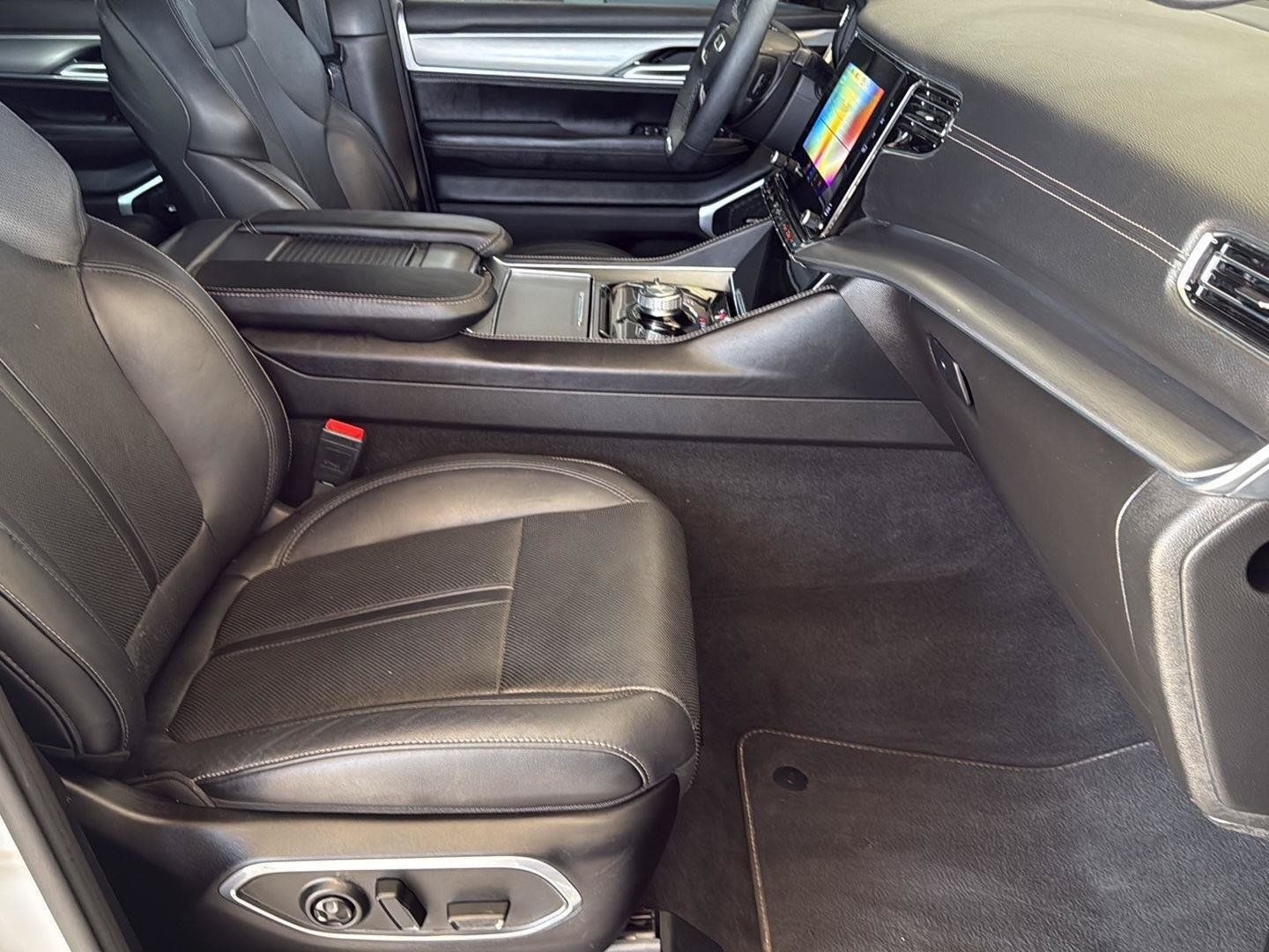 Used 2023 Jeep Wagoneer Series II AWD/4WD image 19