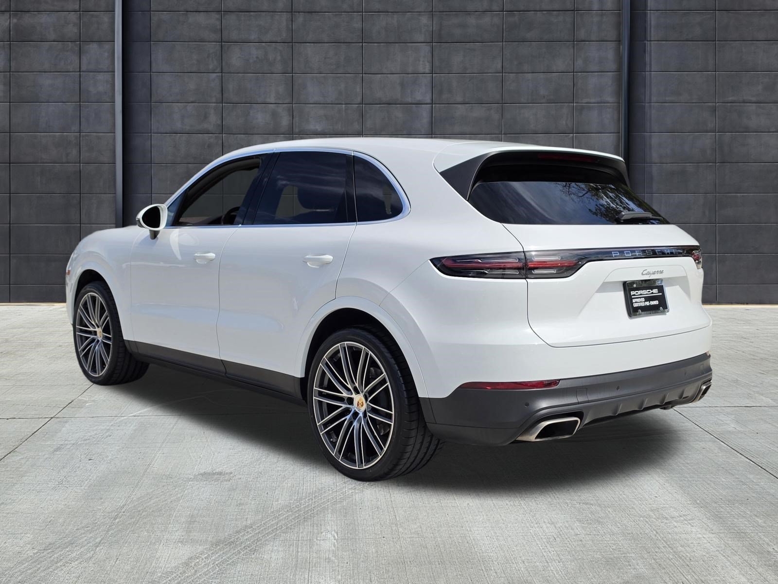 Used 2023 Porsche Cayenne AWD/4WD image 3