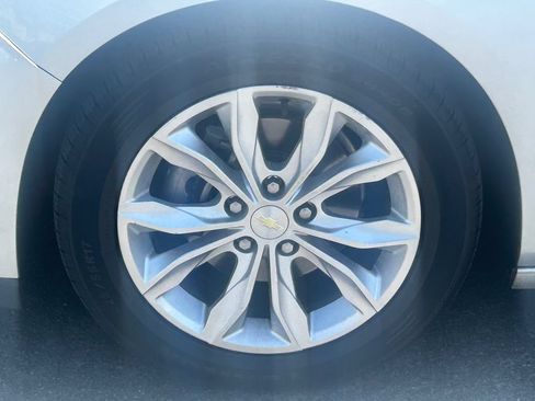 Used 2020 Chevrolet Malibu LT FWD image 12