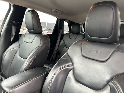 Used 2017 Jeep Cherokee Limited image 23