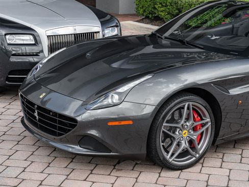 Used 2015 Ferrari California T image 5