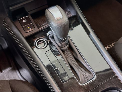 Used 2024 Nissan Kicks SV image 23