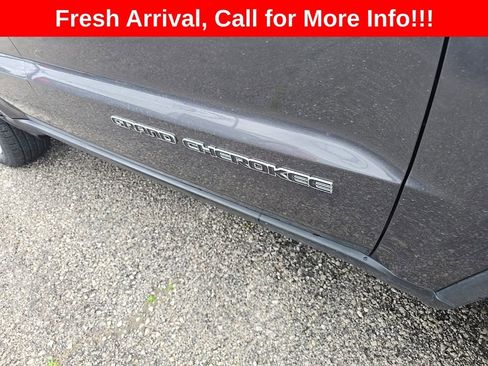 Used 2017 Jeep Grand Cherokee Limited AWD/4WD image 25