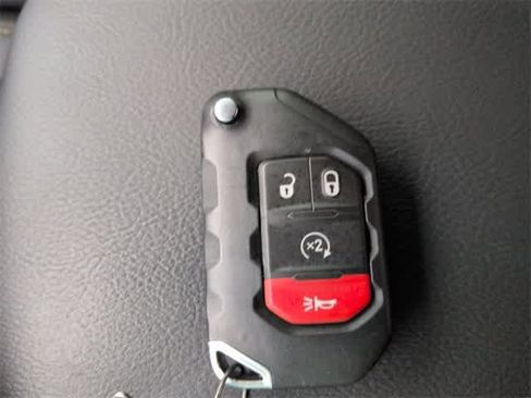 Used 2025 Jeep Gladiator Sport image 36