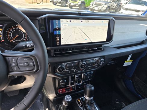 New 2025 Jeep Gladiator Willys image 19