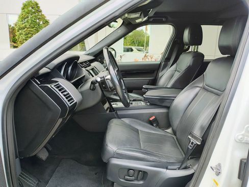 Used 2017 Land Rover Discovery SE image 10