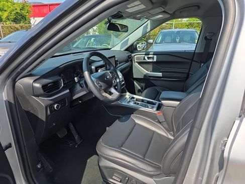 Certified 2023 Ford Explorer XLT w/ Equipment Group 202A AWD/4WD image 4