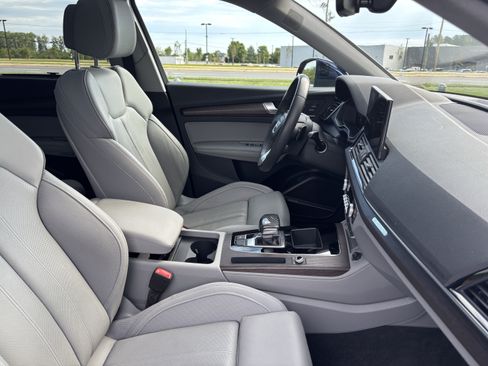 Certified 2025 Audi Q5 2.0T Premium Plus w/ Premium Plus Package AWD/4WD image 36