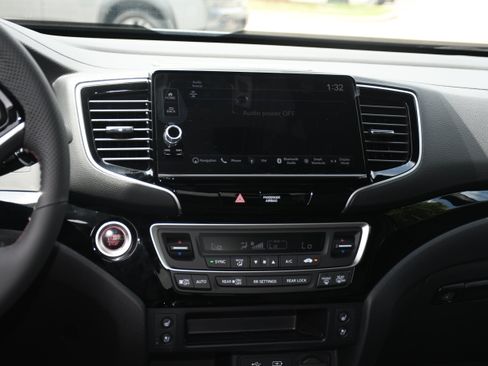 New 2026 Honda Ridgeline Black Edition image 9