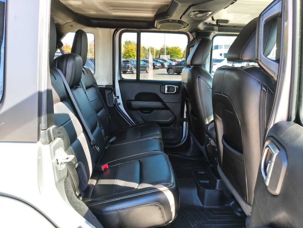 Used 2020 Jeep Wrangler Unlimited Sahara AWD/4WD image 12