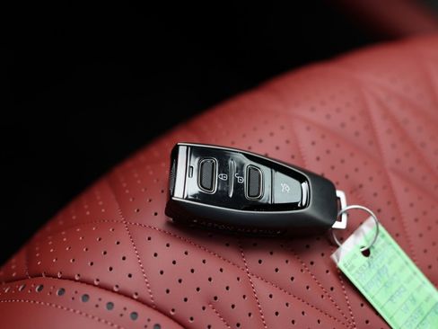 Used 2025 Aston Martin DB12 Volante image 30