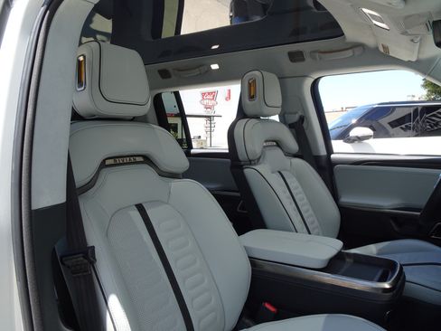 Used 2024 Rivian R1S Adventure AWD/4WD image 23