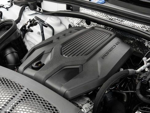 New 2025 Porsche Macan image 30