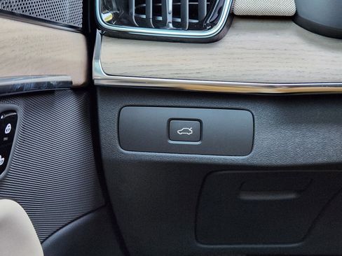 New 2026 Volvo XC90 B6 Plus w/ Protection Package Premier image 25