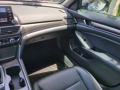 Used 2018 Honda Accord Sport image 17