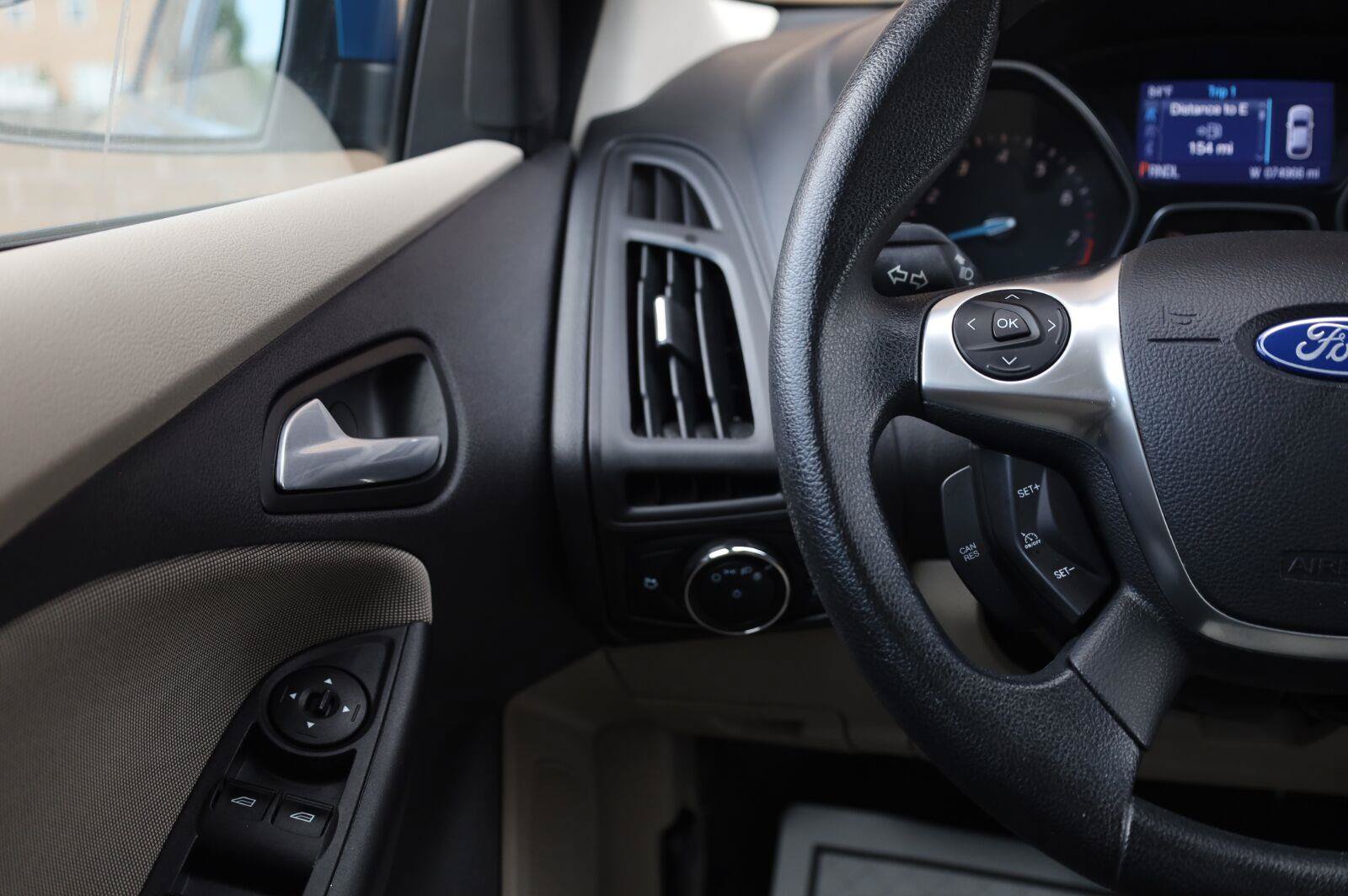 Used 2014 Ford Focus SE FWD image 31