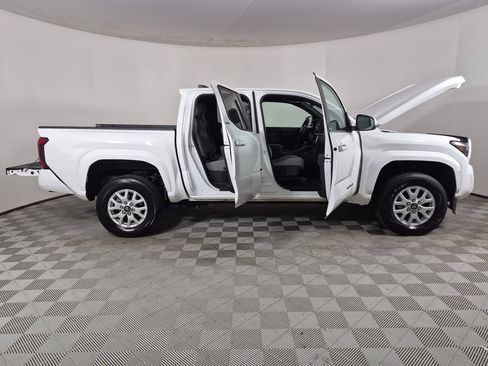 Used 2025 Toyota Tacoma SR5 RWD image 9