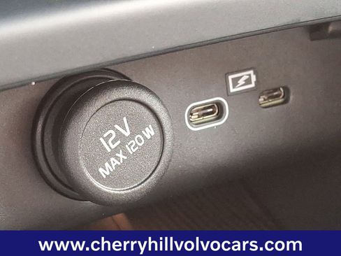 Certified 2025 Volvo XC40 B5 Plus w/ Protection Package Premier image 24