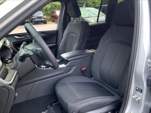 Certified 2025 Jeep Grand Cherokee Laredo X w/ Luxury Tech Group I AWD/4WD image 8