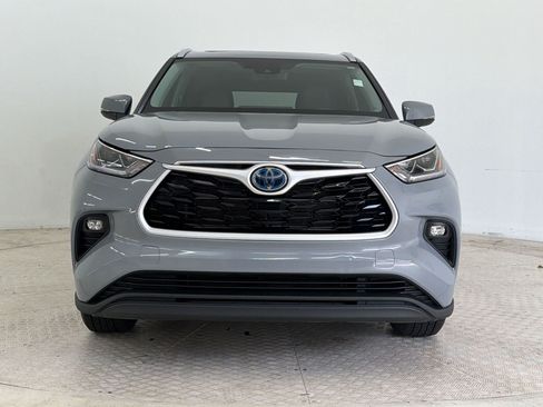 Used 2023 Toyota Highlander Bronze Edition FWD image 6