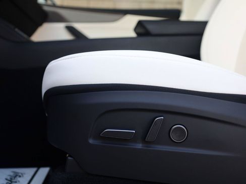 Used 2026 Tesla Model Y 2WD image 16