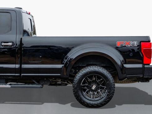 Used 2022 Ford F350 XLT w/ XLT Premium Package image 11