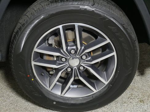 Used 2017 Jeep Grand Cherokee Limited w/ Trailer Tow Group IV image 15