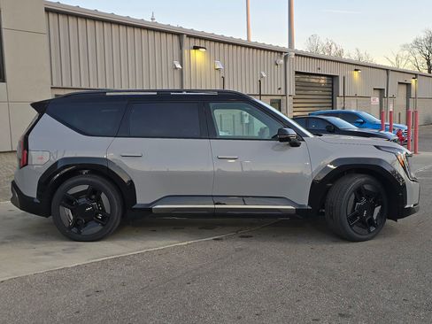 New 2026 Kia EV9 GT-Line image 3