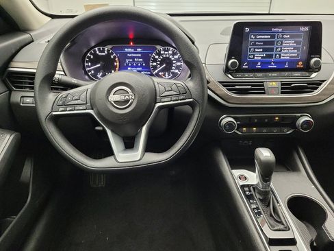 Used 2025 Nissan Altima 2.5 SV AWD/4WD image 22