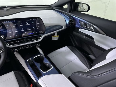 New 2026 Chevrolet Equinox EV LT image 34