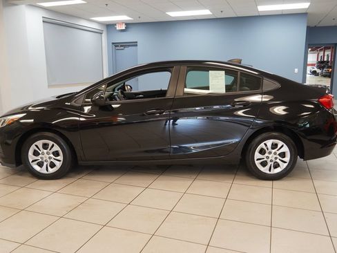 Used 2019 Chevrolet Cruze LS FWD image 2